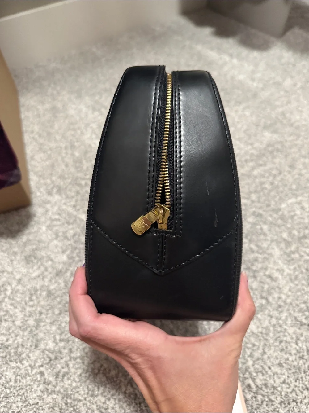 Louis Vuitton handles logo top